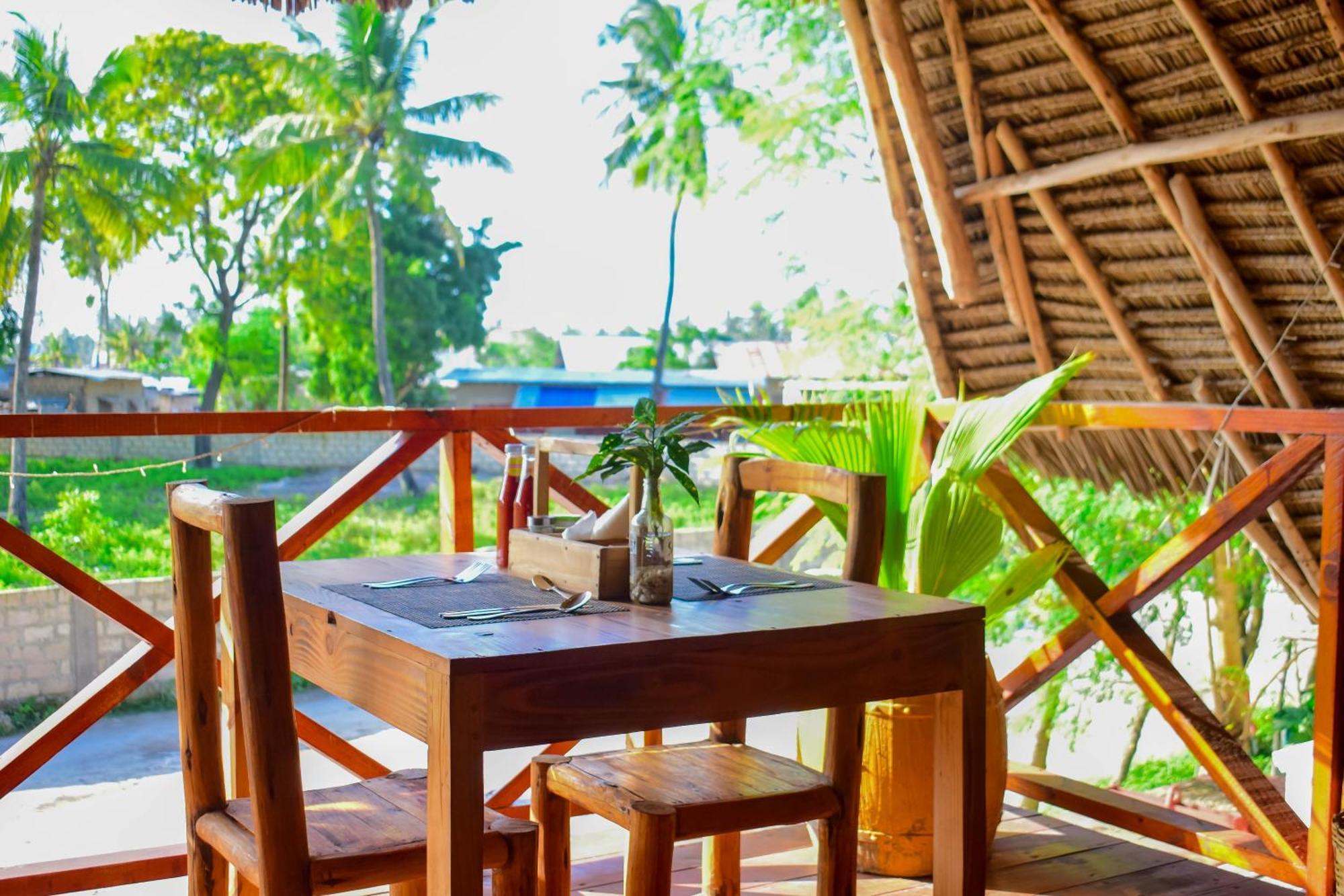Uhuru House And Restaurant Nungwi Eksteriør bilde