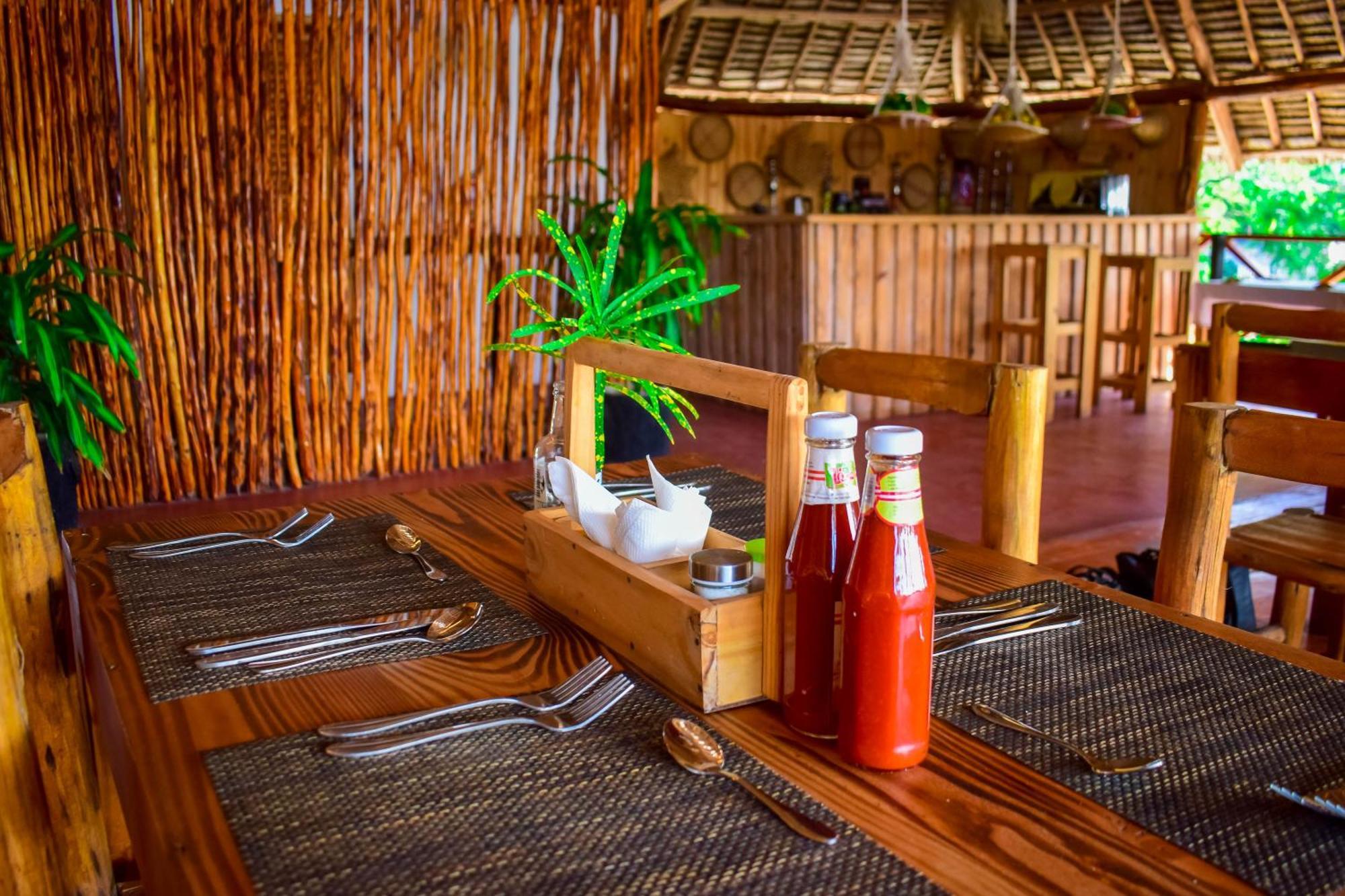 Uhuru House And Restaurant Nungwi Eksteriør bilde